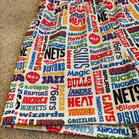 NBA Team Logo Print Cotton Lined Shorts Men’s Size‎ Medium Drawstring NWOT - Picture 1 of 10